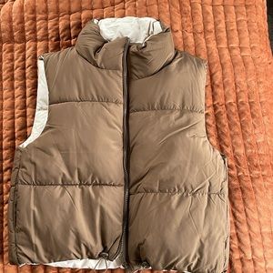 Reversible puffer vest